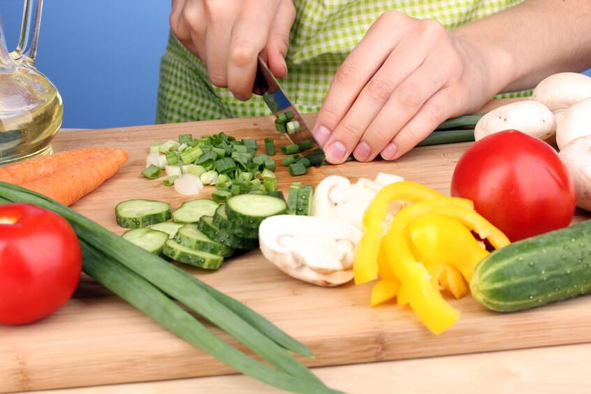 Prepare vegetable salad for the Cruise stage of the Dukan diet